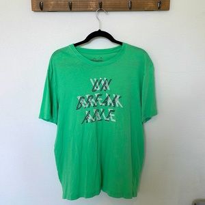 Unbreakable Versus Tee mens size large 100% cotton soft